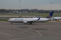 N672UA @ EHAM - United - by Jan Buisman