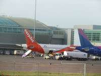 OE-LQJ @ EGGW - at luton airport - by Magnaman