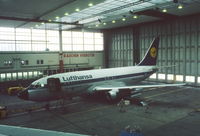 D-ABFP @ HAM - Hamburg inside Lufthansa Hangar 12.6.1985 - by leo larsen