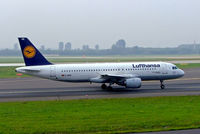 D-AIPB @ EDDL - D-AIPB   Airbus A320-211 [0070] (Lufthansa) Dusseldorf Int'l~D 10/09/2005 - by Ray Barber