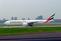 A6-EBC @ EDDL - A6-EBC   Boeing 777-31HER [32790] (Emirates Airlines) Dusseldorf Int'l~D 10/09/2005 - by Ray Barber