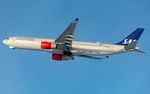 LN-RKU @ ESSA - departing Arlanda via RW26 - by Friedrich Becker