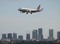 N425YX @ MIA - American Eagle