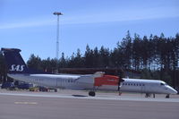 LN-RDQ @ ESOK - Scandinavian Commuter DHC-8-400 on the platform of Karlstad airport, 2002 - by Van Propeller