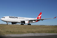 VH-EBE @ YSSY - taxiing - by Bill Mallinson