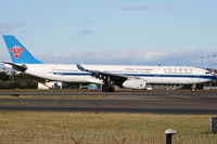 B-6502 @ YSSY - taxiing - by Bill Mallinson