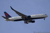 N180DN @ KJFK - Boeing 767-332/ER - Delta Air Lines  C/N 25985, N180DN - by Dariusz Jezewski www.FotoDj.com