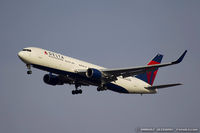 N174DN @ KJFK - Boeing 767-332/ER - Delta Air Lines  C/N 24802, N174DN - by Dariusz Jezewski www.FotoDj.com