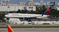 N820DN @ KFLL - Delta 737-932 - by Florida Metal