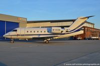 M-OCOM @ EDDK - Bombardier CL-600-2B16 Challenger 604 - Private - 5617 - M-OCOM - 06.10.2018 - CGN - by Ralf Winter