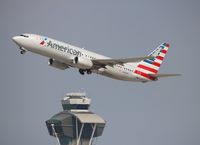 N895NN @ KLAX - American 737-823