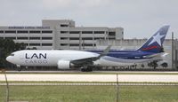 N524LA @ KMIA - MIA spotting - by Florida Metal