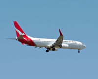 VH-VZR @ YPPH - Boeing 737-838 Qantas VH-VZR final rwy 21 YPPH 060118. - by kurtfinger