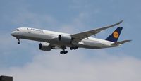 D-AIXH @ KORD - Lufthansa - by Florida Metal