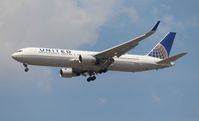 N674UA @ KORD - United