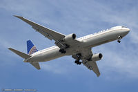 N76064 @ KEWR - Boeing 767-424/ER - United Airlines  C/N 29459, N76064 - by Dariusz Jezewski www.FotoDj.com