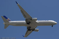N686UA @ KEWR - Boeing 767-3CB(ER)(WL) - United Airlines  C/N 33468, N686UA - by Dariusz Jezewski www.FotoDj.com
