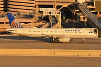 N402UA @ KPHX - United arriving during sunset in PHX - by FerryPNL