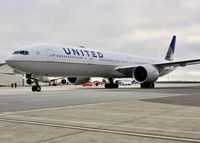 N2332U - United Airlines