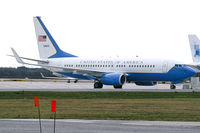 05-4613 @ LOWW - United States - Air Force C-40C Clipper (Boeing 737-700BBJ) - by Thomas Ramgraber