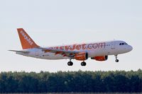 G-EZUR @ LFBD - Airbus A320-214, On final rwy 05, Bordeaux-Mérignac airport (LFBD-BOD) - by Yves-Q