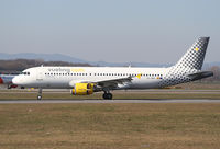 EC-MBK @ LOWW - Vueling A320 - by Andreas Ranner