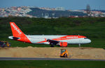 HB-JXC @ LPPT - Landing Lisboa - by Ronald Barker