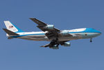 82-8000 @ KPHX - AF1 - by 7474ever