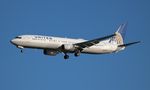 N36472 @ KTPA - United 737-924 - by Florida Metal