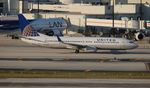 N77525 @ KMIA - United 737-824 - by Florida Metal