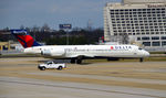 N985AT @ KATL - Taxi Atlanta - by Ronald Barker