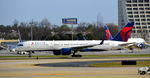 N552NW @ KATL - Landing Atlanta - by Ronald Barker