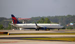 N833DN @ KATL - Landing Atlanta - by Ronald Barker