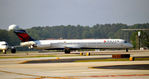 N905DE @ KATL - Landing Atlanta - by Ronald Barker