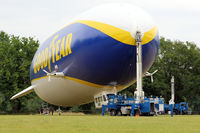 D-LZFN @ LFRM - The Zeppelin team has just lowered the nacelle using cables which are attached to the engine nacelle.
Zeppelin thought of everything when it returned to making a new airship.
Everything is really well thought out. - by Thierry DETABLE