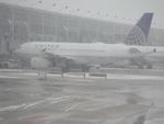 N811UA @ KORD - United A319,  N811UA Airbus A319-232 at gat B12 ORD during a snowstorm - by Mark Kalfas
