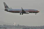 N915AN @ KLAX - American Boeing 737-823, N915AN on short final for 25L LAX - by Mark Kalfas