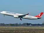 TC-JNL @ EKCH - RWY22R - by Lars Bæk