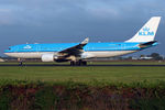 PH-AOF @ EHAM - at spl - by Ronald