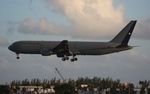 985 @ KMIA - Chilean Air Force 767-300 - by Florida Metal