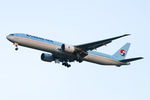 HL8210 @ LOWW - Korean Air Boeing 777-3B5(ER) - by Thomas Ramgraber