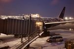 N789UA @ KORD - United Airlines Boeing 777-222, N789UA at C16 KORD - by Mark Kalfas