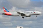N127UW @ KMIA - American A320 landing - by FerryPNL