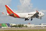 N708CK @ KMIA - Kalitta B744F landing on 01R - by FerryPNL