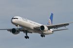 N507UA @ KORD - United Airlines B752, Boeing 757-222 N507UA, runway 28L approach KORD - by Mark Kalfas
