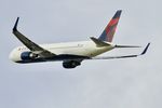 N172DZ @ KLAX - B763 Delta Airlines BOEING 767-300 N172DZ DAL488 LAX-ATL - by Mark Kalfas