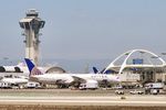 N26909 @ KLAX - B788 United Airlines Boeing 787-8 Dreamliner N26909 at LAX - by Mark Kalfas