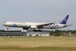 PH-BVD @ EHAM - at spl - by Ronald