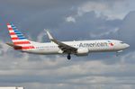 N904AN @ KMIA - Landing of American B738 - by FerryPNL