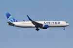 N676UA @ KORD - B763 United Airlines Boeing 767-322 N676UA UAL958 LHR-ORD - by Mark Kalfas